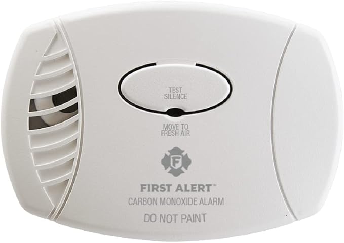 First Alert FAT1039730 Plug-in Carbon Monoxide Alarm by FirstAlert