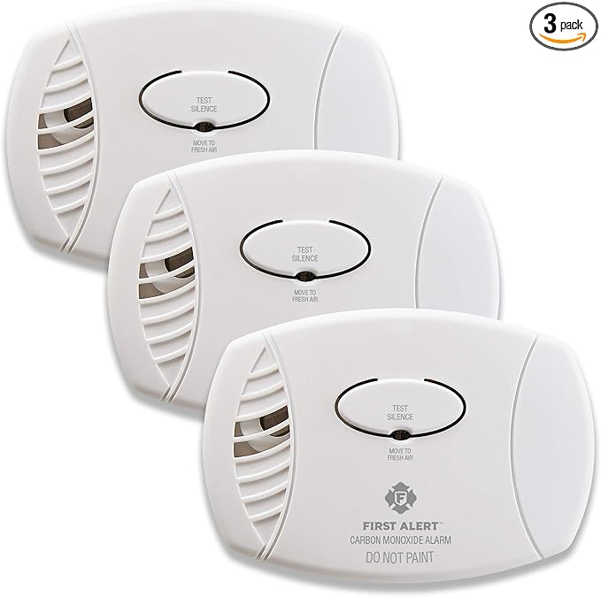 First Alert CO606, Plug-In Carbon Monoxide Detector, Hardwired Alarm by FirstAlert